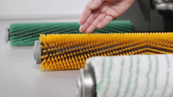 Brosses à rouleaux industriels en nylon cylindrique pour le nettoyage par bande transporteuse