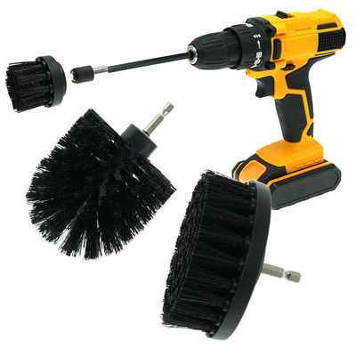 La brosse à cheveux sans fil est équipée d'une brosse à cheveux