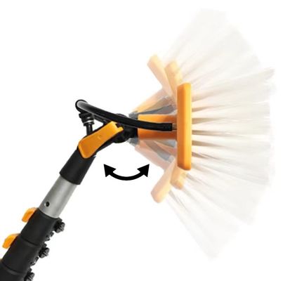 Une brosse solaire pour le toit avec une pompe à eau à double usage