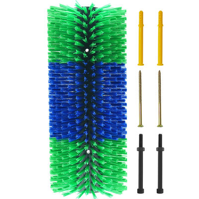 Brosse de vache de couleur verte et bleue avec du nylon résistant à l'usure pour nettoyer la fourrure de vache