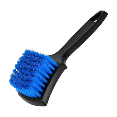 Une brosse de nettoyage d'intérieur de voiture haut de gamme avec des brosses Pp flexibles et une poignée douce