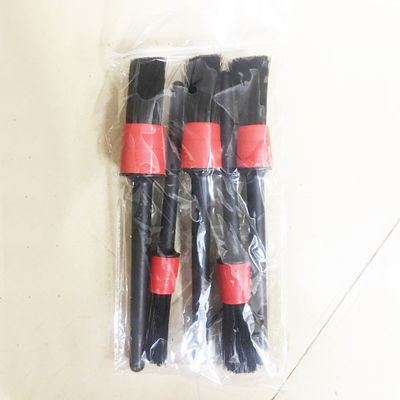 Brosse de détail de voiture ergonomique avec des filaments doux pour un nettoyage minutieux