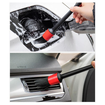 Brosse de détail de voiture ergonomique avec des filaments doux pour un nettoyage minutieux