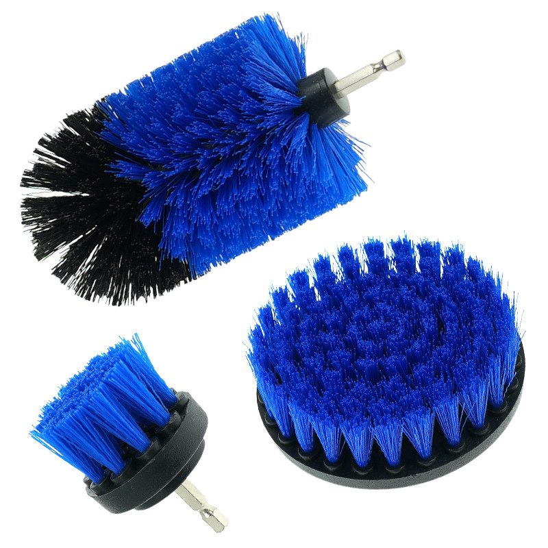 Des pinceaux bleus pour nettoyer le puits, des pinceaux pour percer, des pinceaux pour tous les usages